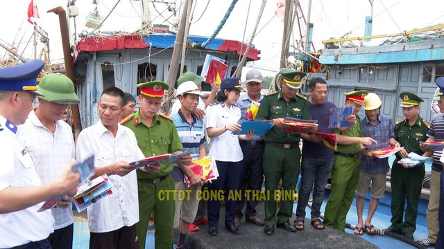 Thái Bình: Tuyên truyền pháp luật phòng, chống ma túy cho người dân và ngư dân tại cảng cá Tân Sơn, xã Thụy Hải, huyện Thái Thụy - Ảnh 3.