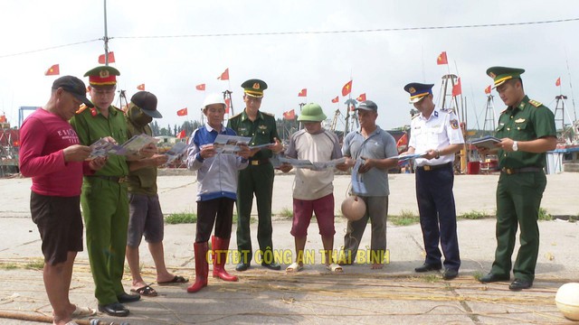 Thái Bình: Tuyên truyền pháp luật phòng, chống ma túy cho người dân và ngư dân tại cảng cá Tân Sơn, xã Thụy Hải, huyện Thái Thụy - Ảnh 1.