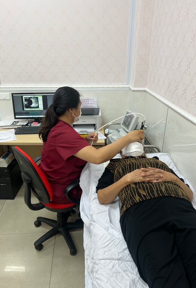 Bệnh viện Mắt Hồng Sơn: Khám, mổ đục thủy tinh thể miễn phí nhân dịp ra mắt Quỹ từ thiện “Lê Thị Tuệ” - Ảnh 5.