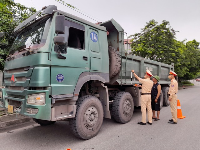 Phòng CSGT Công an tỉnh Thái Nguyên  Ra quân kiểm tra xử lý vi phạm trật tự ATGT - Ảnh 4.