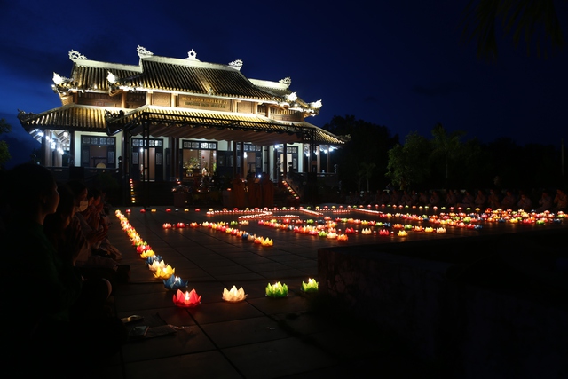 Long trọng lễ tri ân báo ân theo nghi thức của Phật giáo tại nghĩa trang Quốc gia Trường Sơn. - Ảnh 8.