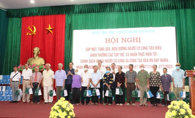UBND huyện Phú Xuyên (Hà Nội) phối hợp với Công ty cổ phần sữa Natrumax Việt Nam gặp mặt, tri ân người có công  - Ảnh 1.