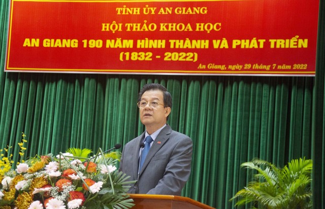 Tiến sĩ Lê Hồng Quang - Ủy viên Trung ương Đảng, Bí thư Tỉnh ủy An Giang phát biểu khái quát quá trình hình thành tỉnh An Giang.