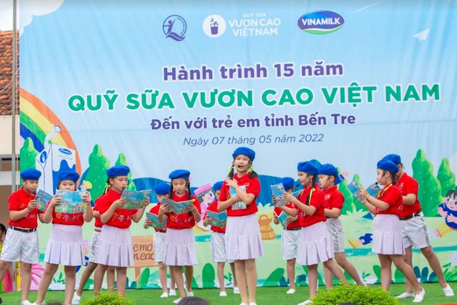 Quỹ sữa Vươn cao Việt Nam và Vinamilk tổ chức nhiều hoạt động hướng đến trẻ em nhân kỷ niệm 15 năm thành lập - Ảnh 9.