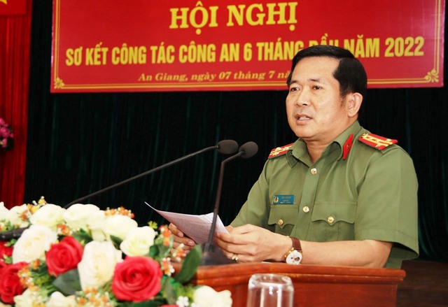 Đại tá Đinh Văn Nơi, Giám đốc Công an tỉnh tiếp thu ý kiến chỉ đạo của đồng chí Chủ tịch UBND tỉnh.