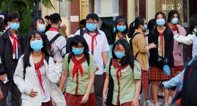 Học sinh tiểu học đến THPT tại TP. Hồ Chí Minh tựu trường ngày 22/8 - Ảnh 1.