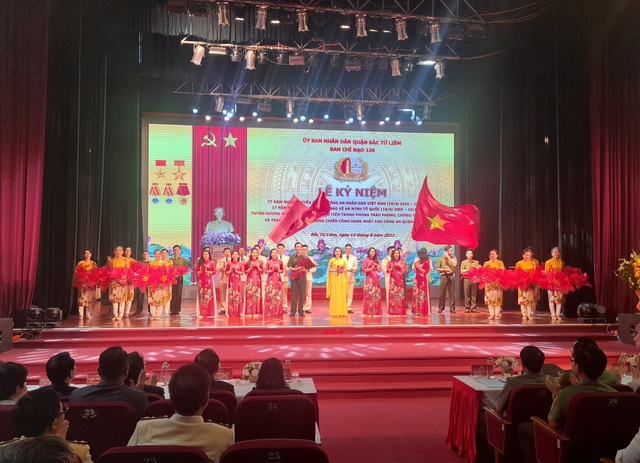 Công an quận Bắc Từ Liêm đón nhận Huân chương Chiến công hạng Nhất - Ảnh 12. Công an quận Bắc Từ Liêm đón nhận Huân chương Chiến công hạng Nhất - Ảnh 12.
