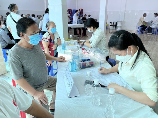 Bệnh viện Trưng Vương (TP. HCM): Chương trình mổ mắt miễn phí cho bệnh nhân có hoàn cảnh khó khăn - Ảnh 3.