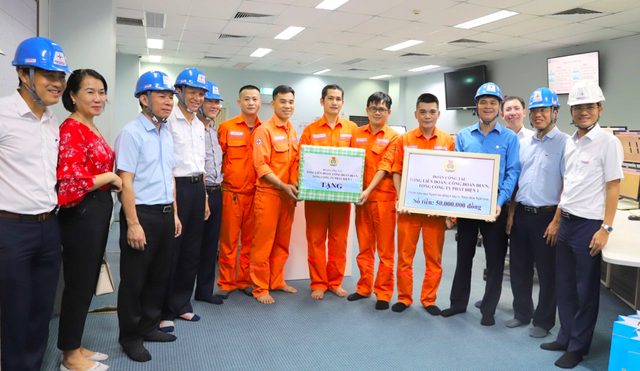 Thanh Hóa: Tổng Liên đoàn lao động Việt Nam thăm, tặng quà người lao động Công ty Nhiệt điện Nghi Sơn - Ảnh 3.