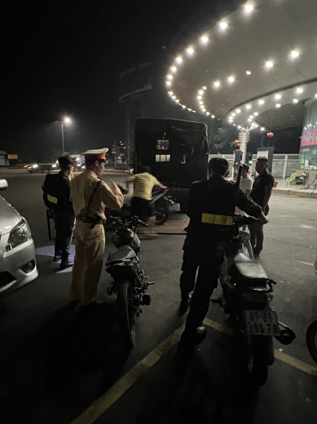 Đồng Nai - Trạm CSGT quốc lộ 51 bắt trọn ổ nhóm đối tượng đua xe trái phép - Ảnh 4.