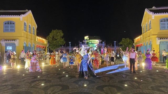 Trình diễn thời trang “Du lịch xanh” tại Đảo Ký Ức Hội An - Ảnh 2.