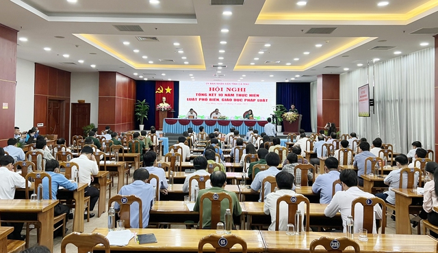 Quang cảnh hội nghị Tổng kết 10 năm thực hiện Luật Phổ biến, giáo dục pháp luật trên địa bàn tỉnh Cà Mau.