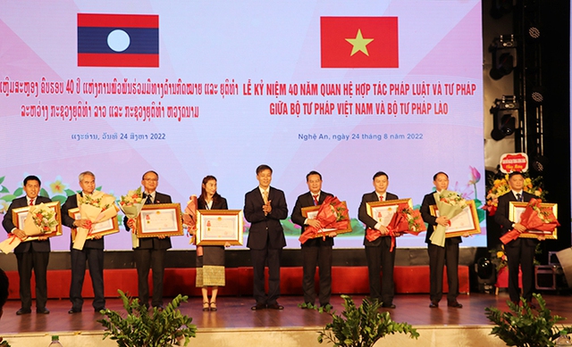 Kỷ niệm 40 năm quan hệ hợp tác pháp luật và tư pháp giữa Bộ Tư pháp Việt Nam và Bộ Tư pháp Lào - Ảnh 5.