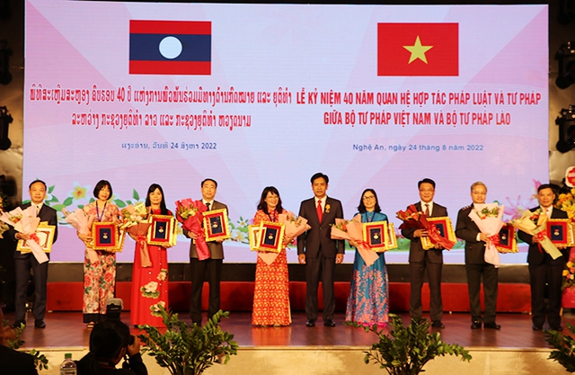 Kỷ niệm 40 năm quan hệ hợp tác pháp luật và tư pháp giữa Bộ Tư pháp Việt Nam và Bộ Tư pháp Lào - Ảnh 9.
