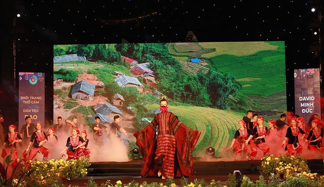 Festival “Tinh hoa Tây Bắc – Hương sắc Lào Cai” năm 2022 tôn vinh nét đẹp văn hóa địa phương hướng đến phát triển du lịch vùng cao Tây Bắc - Ảnh 1.