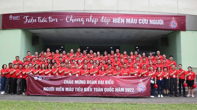 Đoàn đại biểu 100 Người hiến máu tiêu biểu toàn quốc năm 2022.