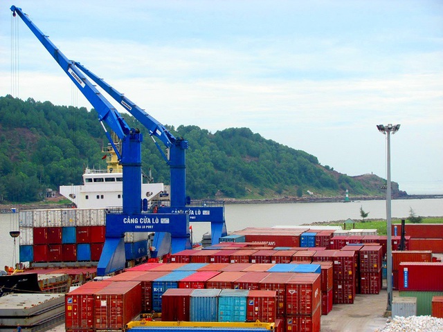 Nghệ An:  Thúc đẩy hoạt động xuất, nhập khẩu hàng container qua cảng Cửa Lò - Ảnh 1.