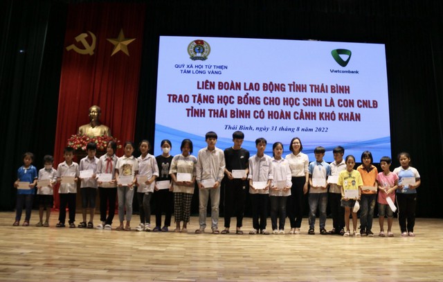 Thái Bình: 18 cá nhân được tặng Kỷ niệm chương Vì sự nghiệp xây dựng tổ chức công đoàn - Ảnh 3.