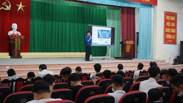 Trường Cao đẳng cơ điện Phú Thọ tổ chức sinh hoạt đầu khóa cho sinh viên khóa 53 - Ảnh 1.