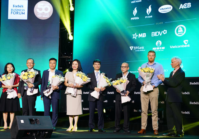 PV GAS lần thứ 10 liên tiếp nhận Vinh danh của Forbes “Top 50 Công ty niêm yết tốt nhất Việt Nam năm 2022” – “Top 5 Doanh thu và Lợi nhuận” - Ảnh 2.