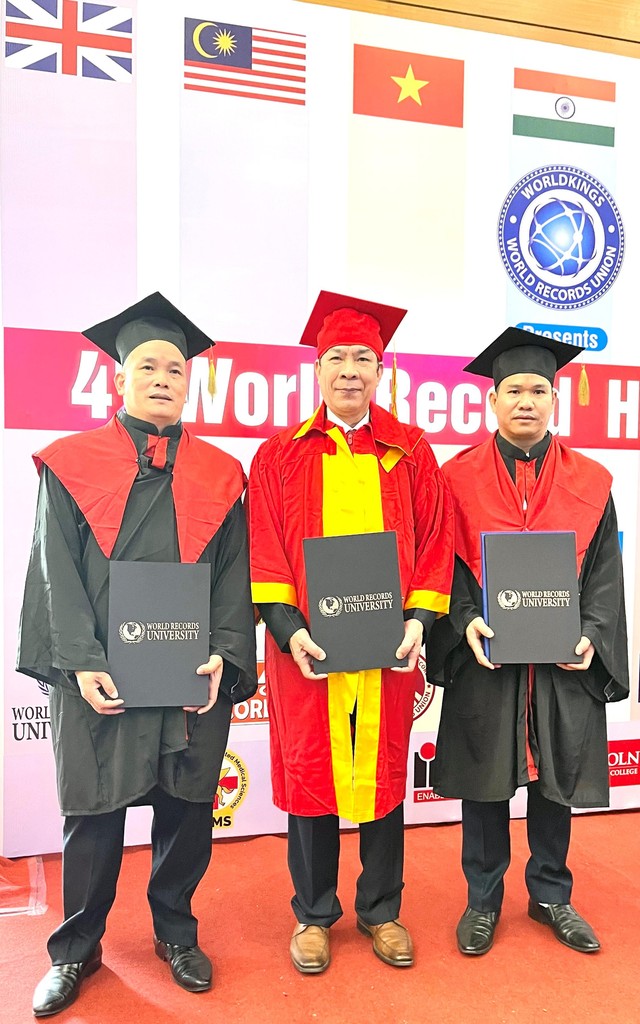 AHLĐ Nguyễn Quang Mâu đón nhận danh hiệu “Giáo sư danh dự” của Viện Đại học Kỷ lục Thế giới - Ảnh 1.