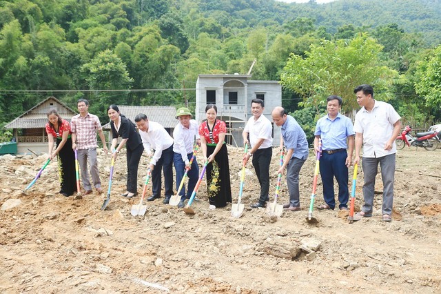 CLB Nhà báo Thanh Hóa tài trợ 300 triệu đồng xây dựng điểm Trường Mầm non cho trẻ em vùng cao - Ảnh 1.