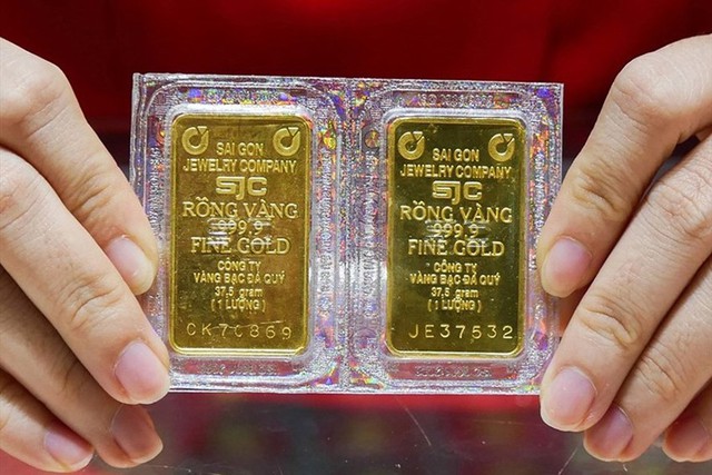 Giá vàng hôm nay 13/9: Đồng USD lao dốc đẩy giá vàng bật tăng - Ảnh 1.