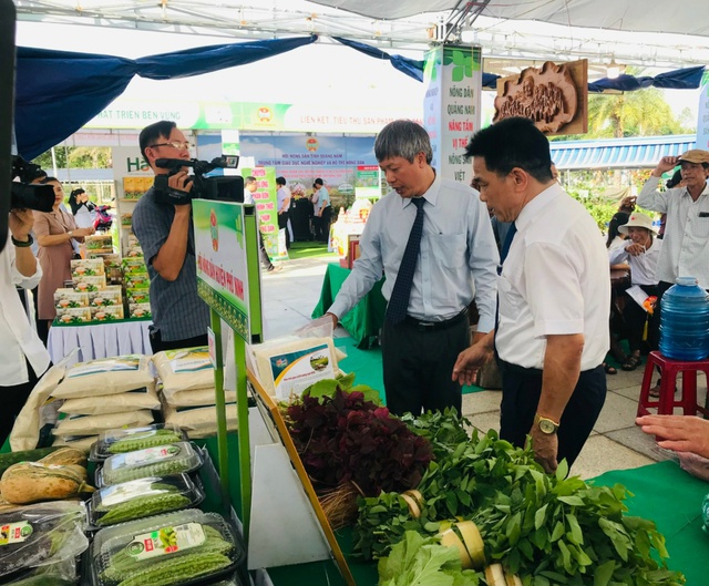 Quảng Nam: Khai mạc hội chợ trưng bày, quảng bá sản phẩm nông nghiệp lần thứ III năm 2022 - Ảnh 3.