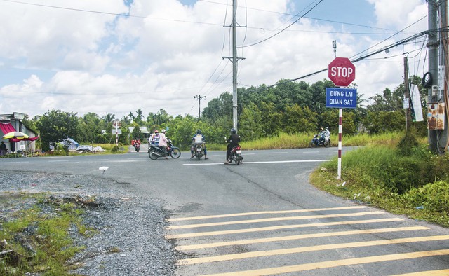 Ông Mai Minh Ngoan - Chánh Văn phòng Ban ATGT thành phố Cần Thơ cho biết đã có văn bản tham mưu với UBND thành phố sớm lắp đặt hệ thống đèn chiếu sáng và tín hiệu đèn giao thông tại 4 nút giao thường xuyên xảy ra tai nạn giao thông trên tuyến đường tỉnh 922.