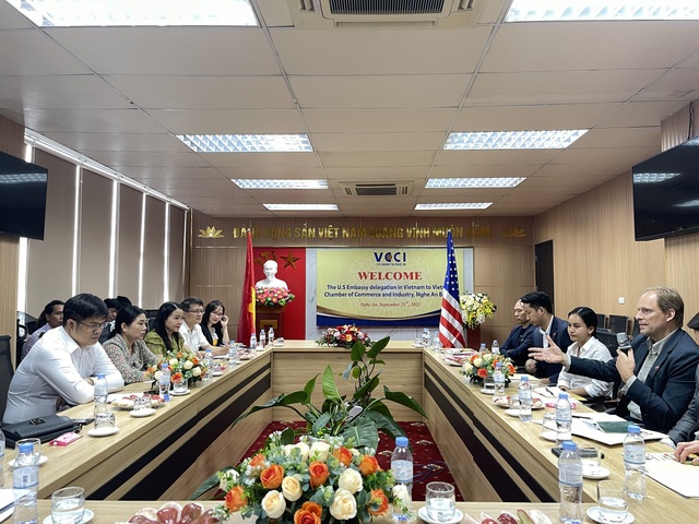 Nghệ An: Đại sứ quán Hoa Kỳ thăm và làm việc với các doanh nghiệp - Ảnh 1.