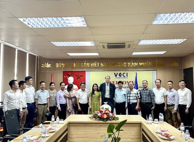 Nghệ An: Đại sứ quán Hoa Kỳ thăm và làm việc với các doanh nghiệp - Ảnh 4.