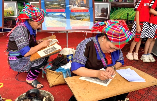 Tỉnh Yên Bái: Đón nhận Bằng ghi danh “Nghệ thuật Xòe Thái” và khai mạc Lễ hội Văn hóa, Du lịch đặc biệt năm 2022 - Ảnh 9.