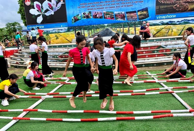 Tỉnh Yên Bái: Đón nhận Bằng ghi danh “Nghệ thuật Xòe Thái” và khai mạc Lễ hội Văn hóa, Du lịch đặc biệt năm 2022 - Ảnh 10.