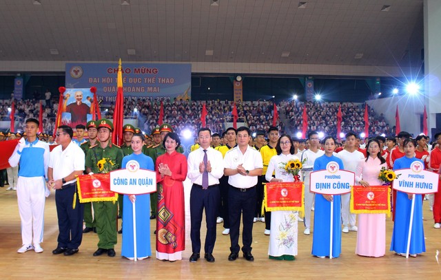 Long trọng khai mạc Đại hội TDTT quận Hoàng Mai lần thứ V - Ảnh 10. Long trọng khai mạc Đại hội TDTT quận Hoàng Mai lần thứ V - Ảnh 10.