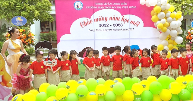 Tưng bừng phấn khởi và tràn đầy cảm xúc tại Trường Mầm non Đô thị Việt Hưng nhân ngày khai giảng đón năm học mới 2022 - 2023 - Ảnh 1.
