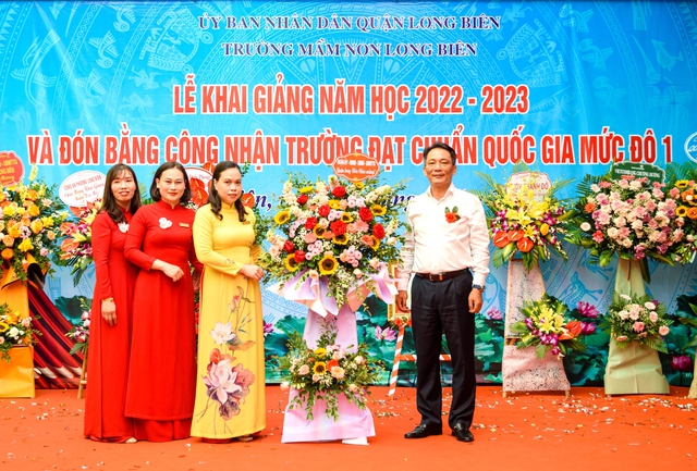 Trên 85.000 học sinh quận Long Biên đón khai giảng năm học mới 2022-2023 - Ảnh 4.