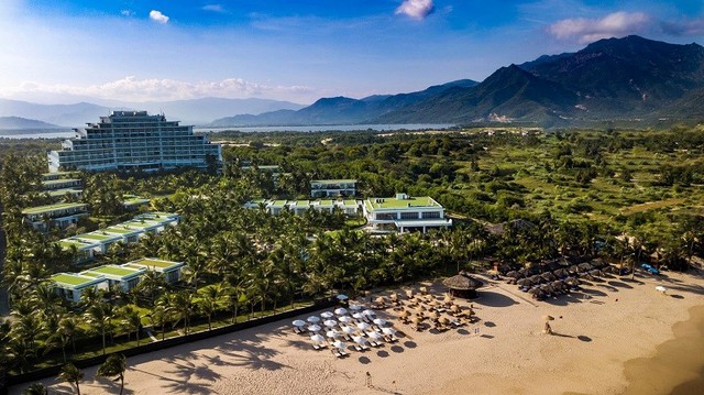 Nghỉ dưỡng resort 5 sao Cam Ranh Riviera, tặng tour săn mây miễn phí - Ảnh 2.