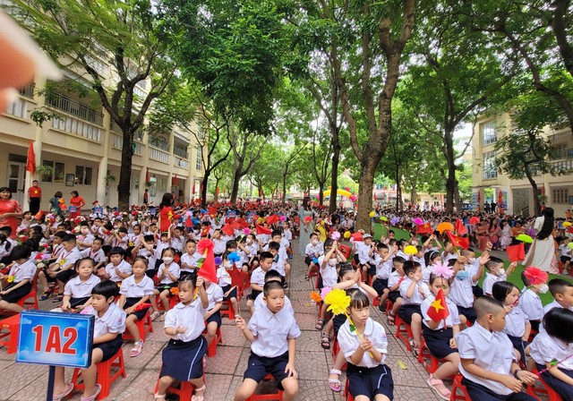 Trường Tiểu học Sài Đồng tưng bừng khai giảng năm học mới 2022 - 2023 - Ảnh 4.