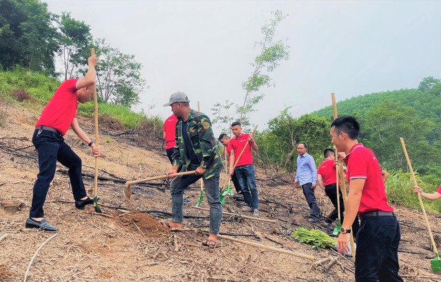 SeABank trao tặng gần 154.000 cây xanh ủng hộ trồng rừng và phát triển kinh tế tại Hà Tĩnh - Ảnh 2.