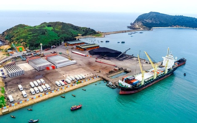 Quảng Bình: Chấp thuận chủ trương đầu tư dự án Cảng tổng hợp quốc tế Hòn La. - Ảnh 2.