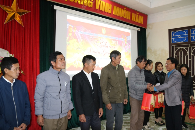 Thái Bình: Công đoàn ngành Nông nghiệp và Phát triển nông thôn trao 237 suất quà Tết cho đoàn viên. - Ảnh 2.