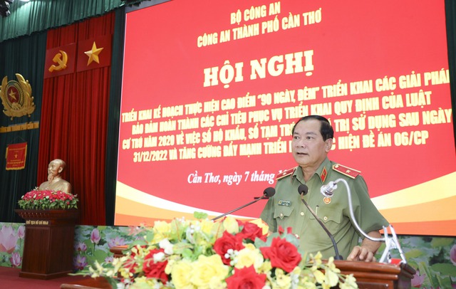 Thiếu tướng Nguyễn Văn Thuận, Giám đốc Công an thành phố Cần Thơ.