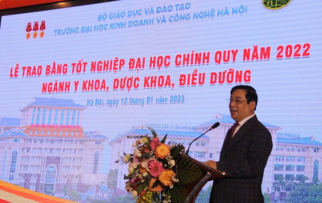 Trường Đại học Kinh doanh và Công nghệ Hà Nội trao bằng tốt nghiệp cho 300 sinh viên Khối Sức khỏe - Ảnh 2. Trường Đại học Kinh doanh và Công nghệ Hà Nội trao bằng tốt nghiệp cho 300 sinh viên Khối Sức khỏe - Ảnh 2.
