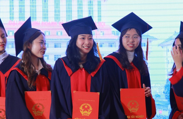Trường Đại học Kinh doanh và Công nghệ Hà Nội trao bằng tốt nghiệp cho 300 sinh viên Khối Sức khỏe - Ảnh 5. Trường Đại học Kinh doanh và Công nghệ Hà Nội trao bằng tốt nghiệp cho 300 sinh viên Khối Sức khỏe - Ảnh 5.