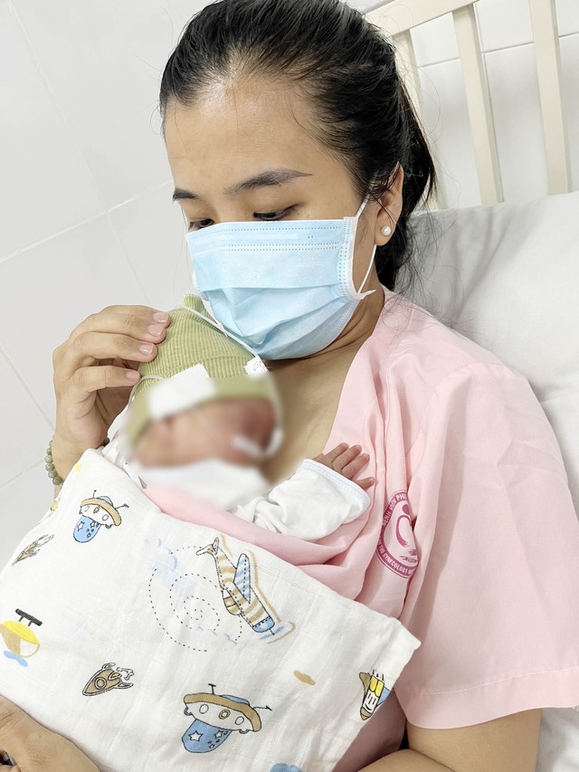 Hình ảnh mẹ và bé tại Khoa Nhi - Sơ sinh Bệnh viện Phụ sản TP. Cần Thơ.