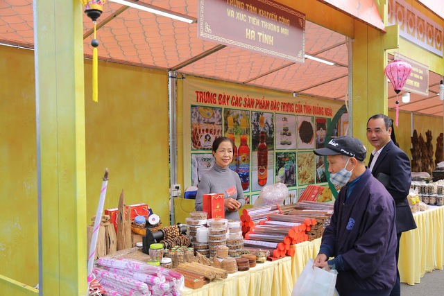 Quảng bá hàng trăm gian hàng, sản phẩm làng nghề tại Hội chợ Happy Tết 2023 - Ảnh 5.