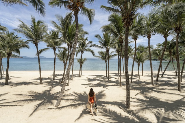 Bãi biển đẹp như tranh tại khu nghỉ dưỡng cao cấp bên bờ bắc Sơn Trà. Ảnh: InterContinental Danang Sun Peninsula Resort