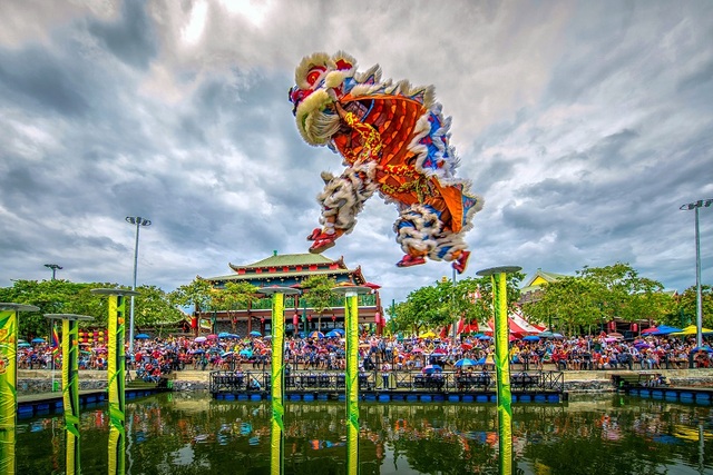 Trình diễn lân sư rồng là chương trình không thể bỏ qua mỗi dịp Tết đến xuân về tại Công viên Châu Á.