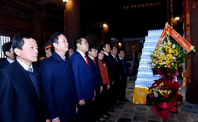 Hà Tĩnh: Lãnh đạo tỉnh dâng hương tưởng nhớ Chủ tịch Hồ Chí Minh và các anh hùng liệt sỹ. - Ảnh 4.