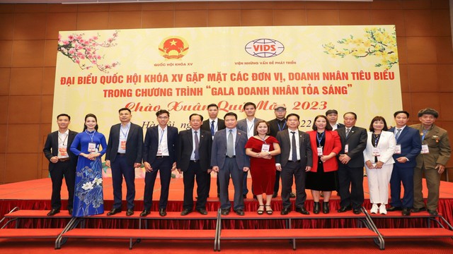 Thanh Vân Group được vinh danh trong chương trình gala Doanh nhân tỏa sáng Chào Xuân Quý Mão 2023 - Ảnh 4.